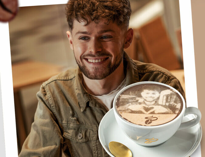 Zdjęcie na kawie? Dzięki innowacyjnemu rozwiązaniu w kawiarniach Tchibo to możliwe!